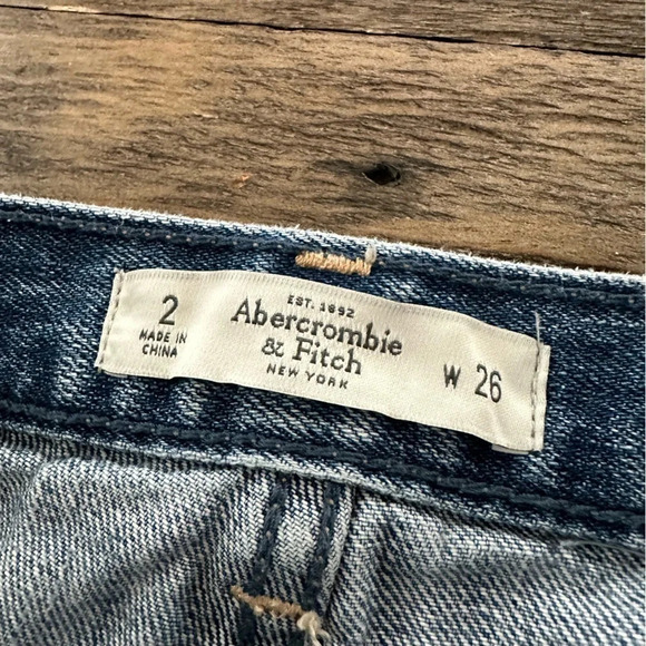Abercrombie & Fitch Womens size 2/26 High Rise Cutoff Jean Shorts Patches Light - Picture 6 of 10